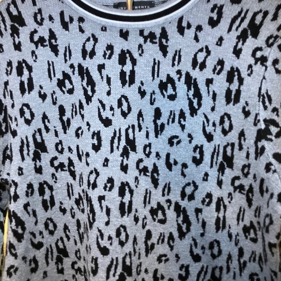 Investments Petites Animal Print Button Accent Gray Pullover Sweater Top - Picture 2 of 6